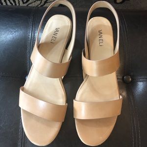 Vaneli sandals 10 Narrow
